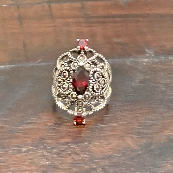 Sterling Silver Garnet and Marcasite Ring Size: 6 - Picture 8 of 9